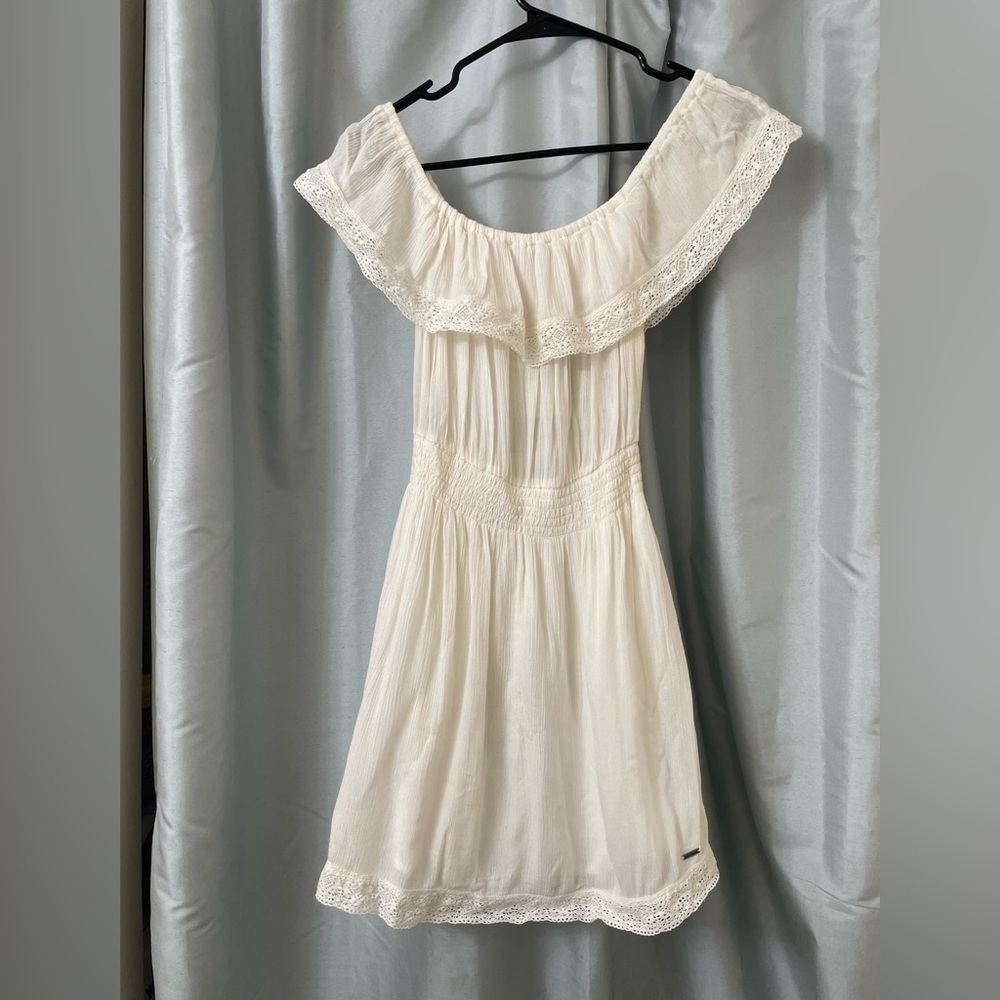 Hollister Cream Off-Shoulder Dress size small NWT